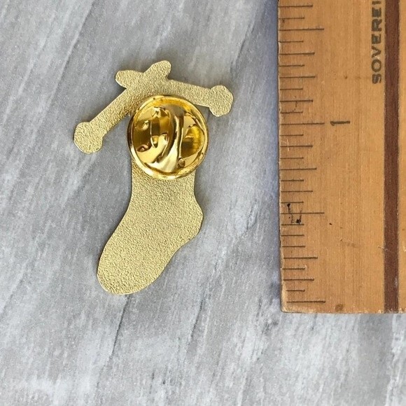 KNITTING a Sock Collectible Enamel Pin - Picture 3 of 8